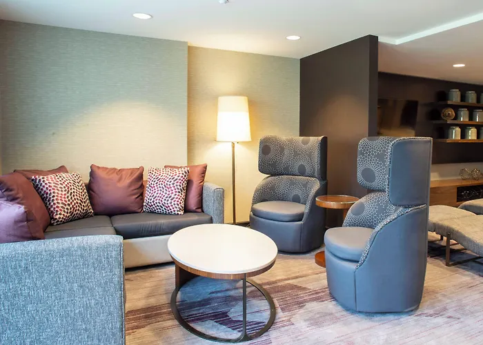 Courtyard By Marriott New York Queens/Fresh Meadows